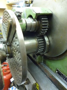 Gearing between auxiliary input and worm shaft - 589