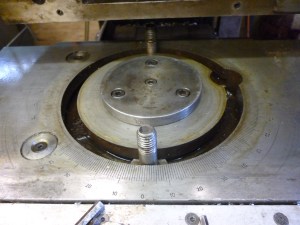 circular T-slot on a milling machine (717)