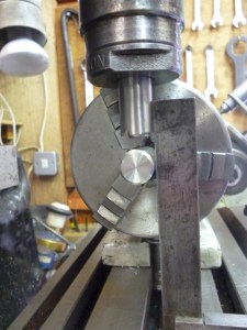 744 Aligning a dividing head using two spigots