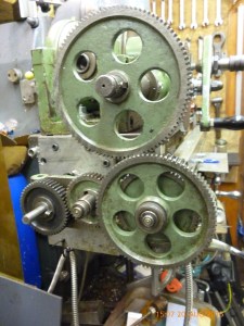 2474 gear train for cutting helical gear