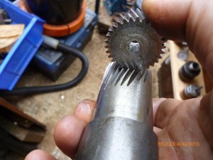 2477 left hand and right hand gears meshing