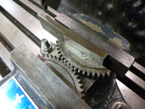 1073 device for holding non-parallel workpiece